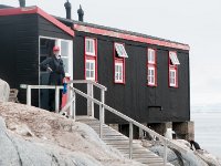 JAS 2700  Port Lockroy - stacja angielska na wysepce Goudier, dzisiaj już muzeum. Ale oficjalnie prowadzą badania. (Jak wszyscy licza pingwiny)